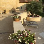 Bed & Breakfast La Tour De Ginaillac 3*