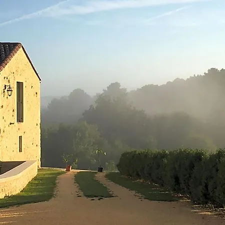 La Tour De Ginaillac Bed & Breakfast 3*