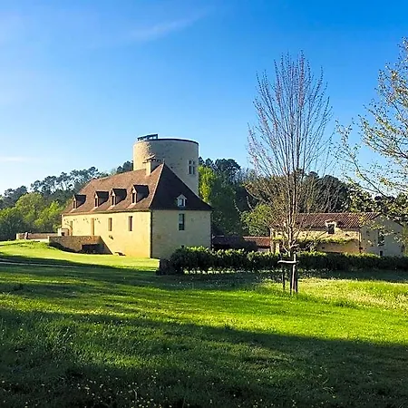 La Tour De Ginaillac Bed & Breakfast 3*