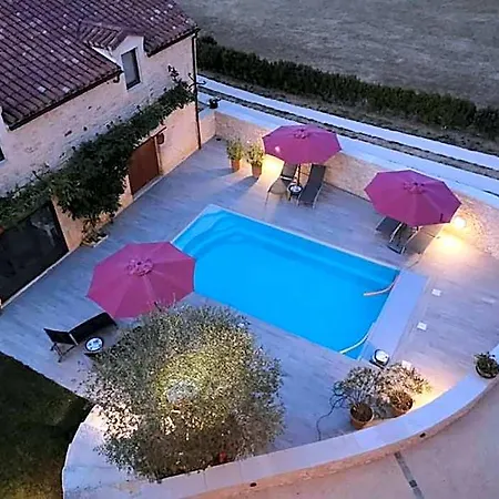 Bed & Breakfast La Tour De Ginaillac 3*