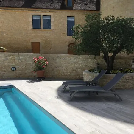 Bed & Breakfast La Tour De Ginaillac 3*